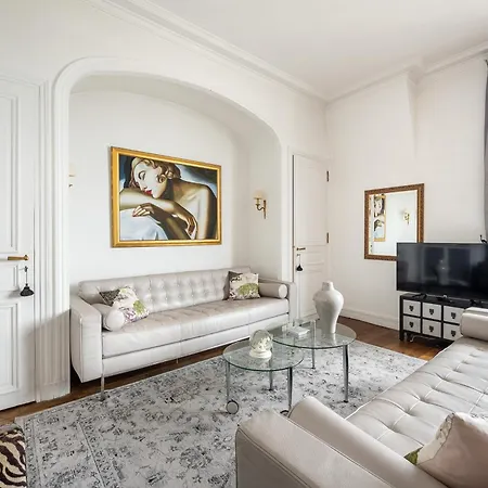 Champs Elysees I Vue Sur Tour Eiffel & Spacieux Apartment *